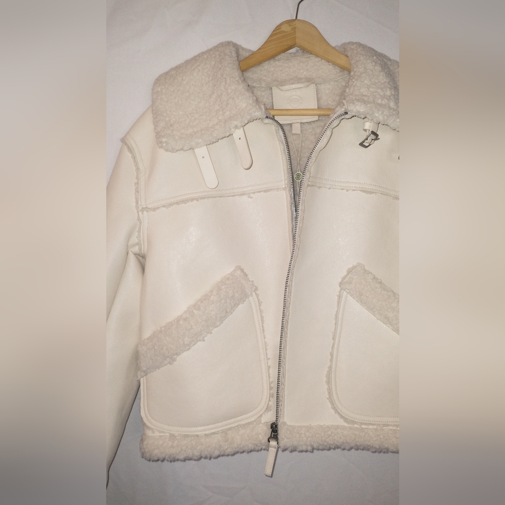 NWT Studio Cream Shearling Crop Faux Leather Jacket Medium - Picture 3 of 10
